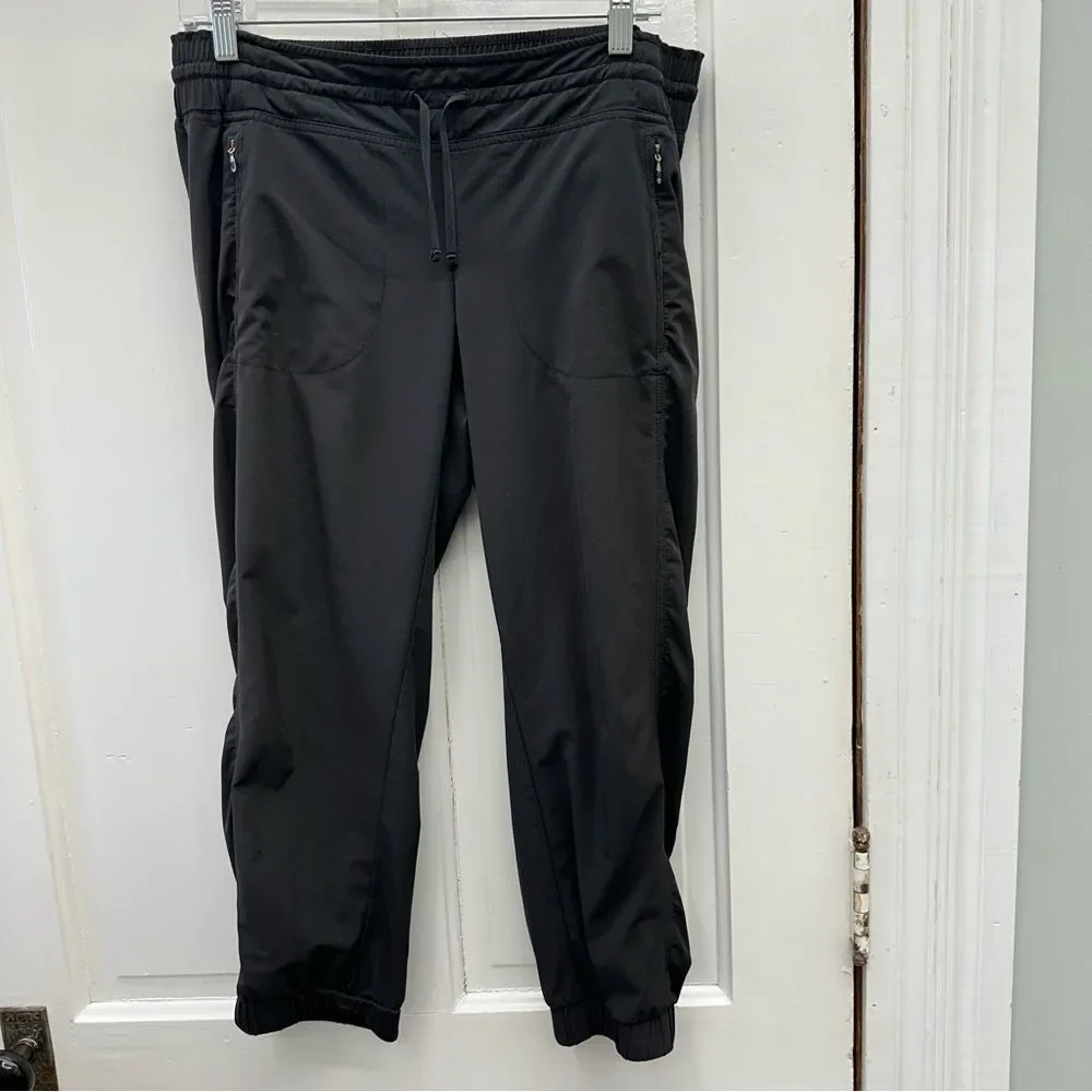 Athleta black jogger capris women's 8 with elastic waist & adjustable‎ strings